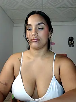 Snapshot of victoria_roussee chatting on 10.26.25 victoria roussee online show from 10.26.25