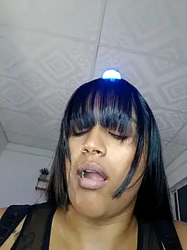 Snapshot of victoria_roussee chatting on 11.10.25 victoria roussee online show from 11.10.25