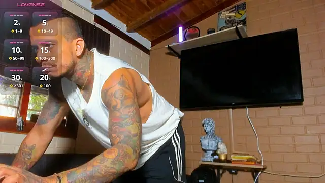 Snapshot of fitnolan chatting on 06.19.26 fitnolan online show from 06.19.26