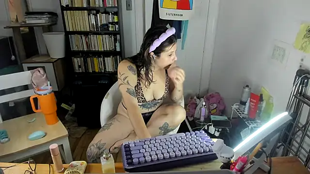 Rosiee69  online show from 10.11.25