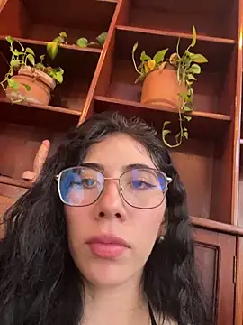 Snapshot of Alice_surprise chatting on 03.08.25 Alice surprise online show from 03.08.25