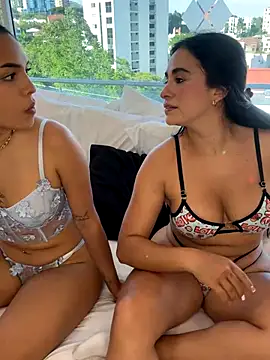 Snapshot of Alice_surprise chatting on 10.02.25 Alice surprise online show from 10.02.25