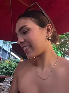 Snapshot of Alice_surprise chatting on 11.08.25 Alice surprise online show from 11.08.25