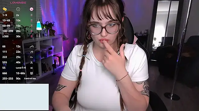 Snickerdoodles69 online show from 03.14.25