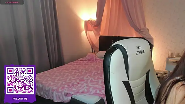 Snapshot of boozekirs_ chatting on 09.13.25 boozekirs online show from 09.13.25