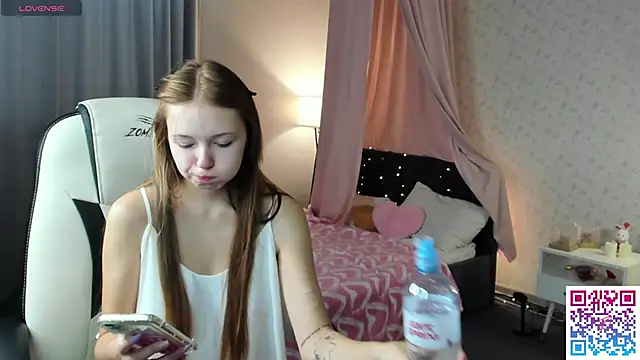 Snapshot of boozekirs_ chatting on 09.24.25 boozekirs online show from 09.24.25