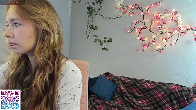 Snapshot of boozekirs_ chatting on 10.22.25 boozekirs online show from 10.22.25