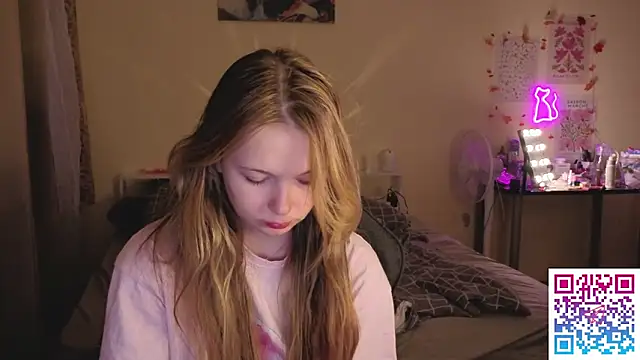 Snapshot of boozekirs_ chatting on 10.27.25 boozekirs online show from 10.27.25