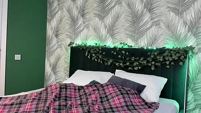 Snapshot of boozekirs_ chatting on 11.05.25 boozekirs online show from 11.05.25