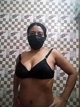 Snapshot of cuteangel9999 chatting on 02.24.25 cuteangel9999 online show from 02.24.25