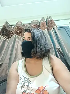 Snapshot of Louli_ta chatting on 10.02.25 Louli ta online show from 10.02.25