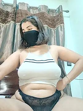 Snapshot of Louli_ta chatting on 10.13.25 Louli ta online show from 10.13.25