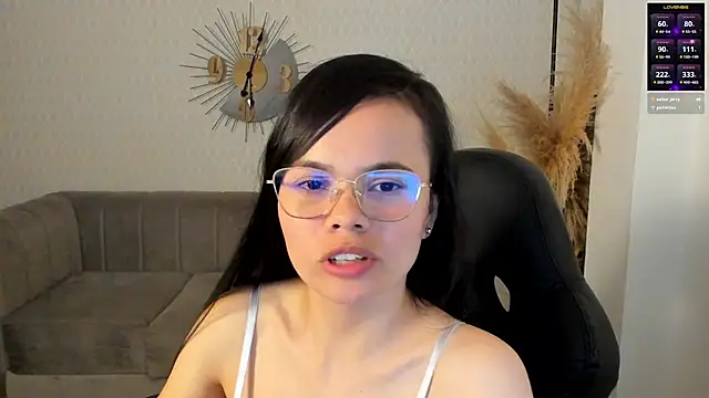 Snapshot of Kath_latorre chatting on 02.19.25 Kath latorre online show from 02.19.25