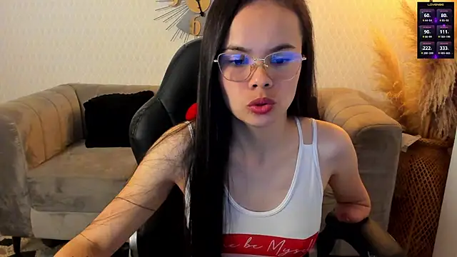 Snapshot of Kath_latorre chatting on 03.11.25 Kath latorre online show from 03.11.25