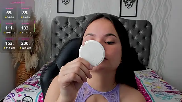 Snapshot of Kath_latorre chatting on 09.27.25 Kath latorre online show from 09.27.25