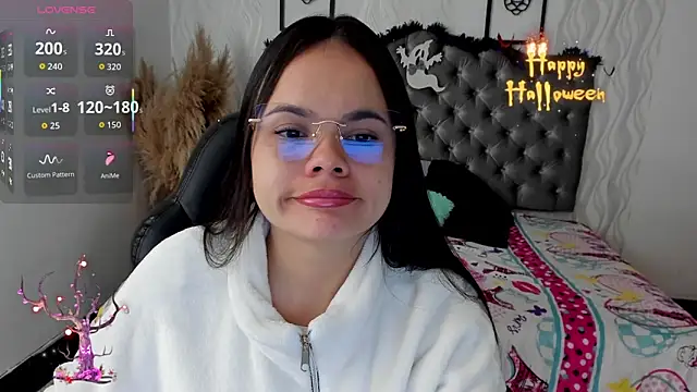 Snapshot of Kath_latorre chatting on 10.17.25 Kath latorre online show from 10.17.25