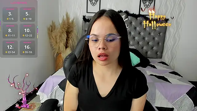 Snapshot of Kath_latorre chatting on 10.22.25 Kath latorre online show from 10.22.25