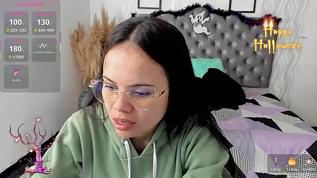 Snapshot of Kath_latorre chatting on 10.25.25 Kath latorre online show from 10.25.25