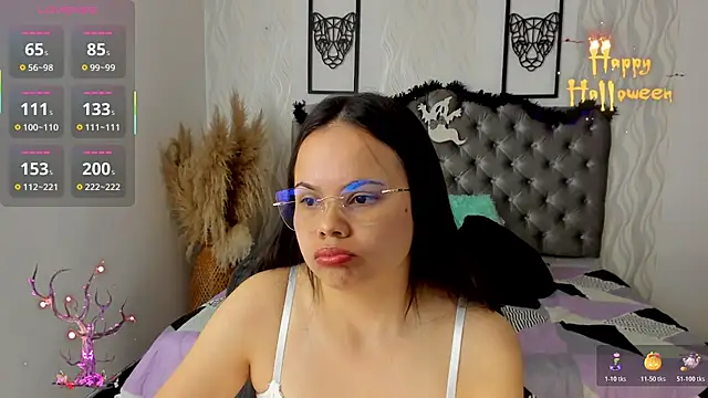 Snapshot of Kath_latorre chatting on 10.28.25 Kath latorre online show from 10.28.25