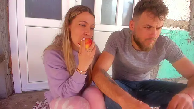 Snapshot of jake_and_melinda chatting on 03.11.25 jake and melinda online show from 03.11.25