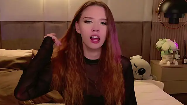 Snapshot of Sierra_Fane chatting on 03.19.25 Sierra Fane online show from 03.19.25