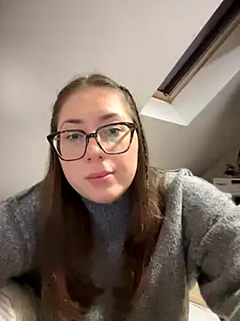 Snapshot of May_Alisa chatting on 10.08.25 May Alisa online show from 10.08.25