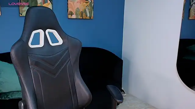 Snapshot of Zamira_Taylor chatting on 10.10.25 Zamira Taylor online show from 10.10.25