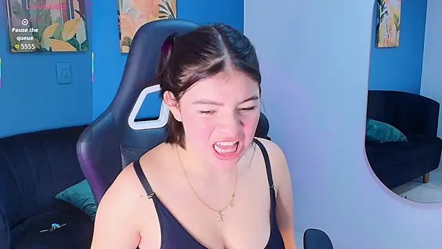 Snapshot of Zamira_Taylor chatting on 10.22.25 Zamira Taylor online show from 10.22.25