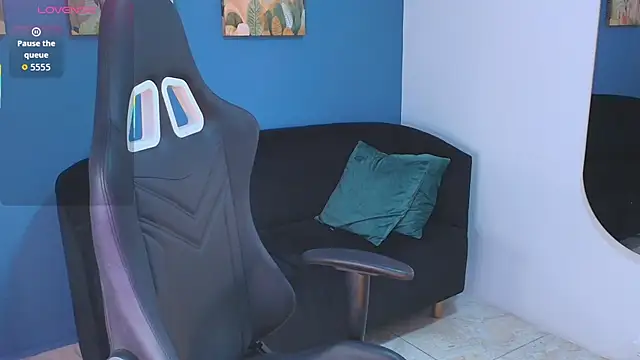 Snapshot of Zamira_Taylor chatting on 10.27.25 Zamira Taylor online show from 10.27.25