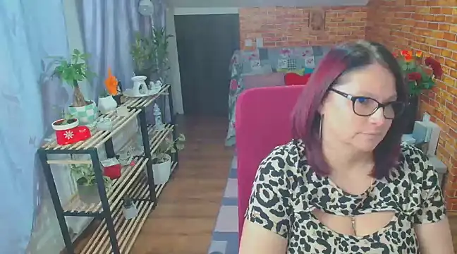 Snapshot of like2knowyou chatting on 02.18.25 like2knowyou online show from 02.18.25