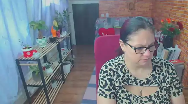 Snapshot of like2knowyou chatting on 03.04.25 like2knowyou online show from 03.04.25