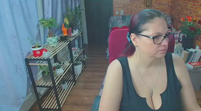 Snapshot of like2knowyou chatting on 03.04.25 like2knowyou online show from 03.04.25