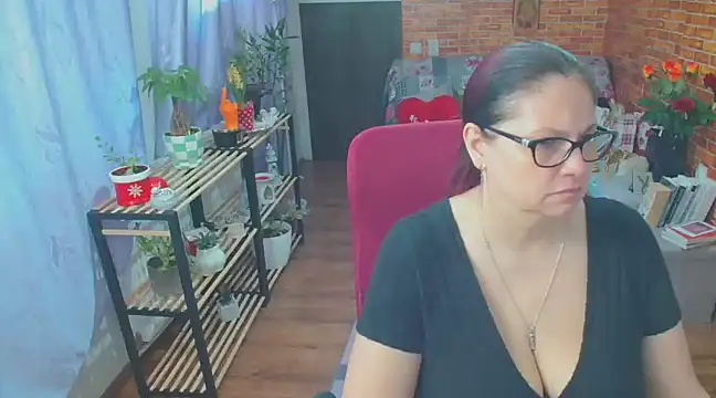 Snapshot of like2knowyou chatting on 03.05.25 like2knowyou online show from 03.05.25