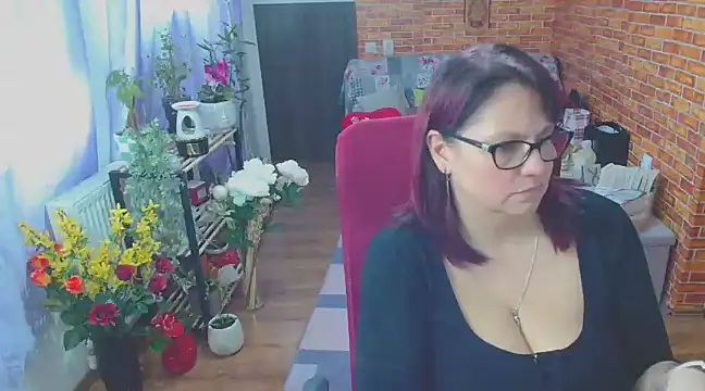 Snapshot of like2knowyou chatting on 03.19.25 like2knowyou online show from 03.19.25