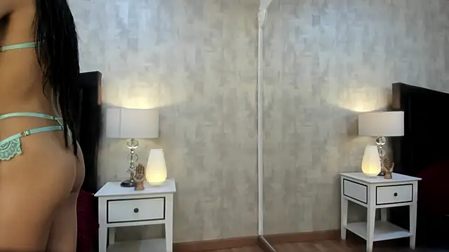 Snapshot of NahomyCarther chatting on 10.17.25 NahomyCarther online show from 10.17.25