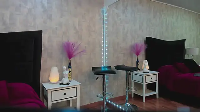 NahomyCarther online show from 04.15.26