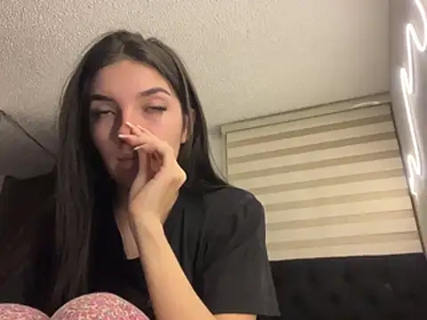 DesireLuxe online show from 03.31.26