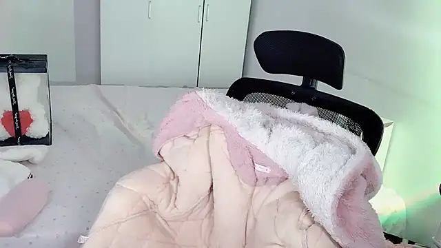 Annnnqi-77 online show from 10.25.25