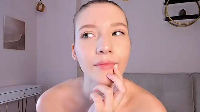 Snapshot of SunnivaCovil chatting on 02.26.25 SunnivaCovil online show from 02.26.25