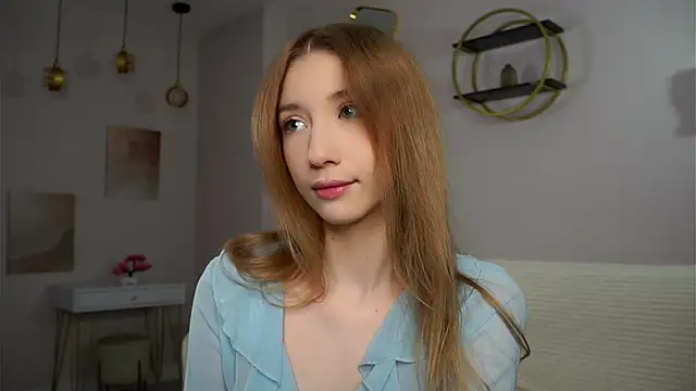 Snapshot of SunnivaCovil chatting on 09.17.25 SunnivaCovil online show from 09.17.25