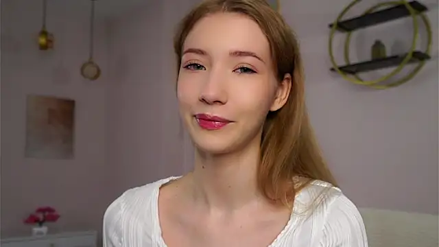 Snapshot of SunnivaCovil chatting on 09.19.25 SunnivaCovil online show from 09.19.25