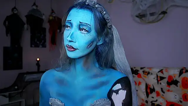 Snapshot of SunnivaCovil chatting on 10.31.25 SunnivaCovil online show from 10.31.25