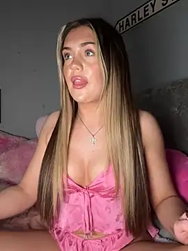 hottie harleigh69 online show from 03.20.25