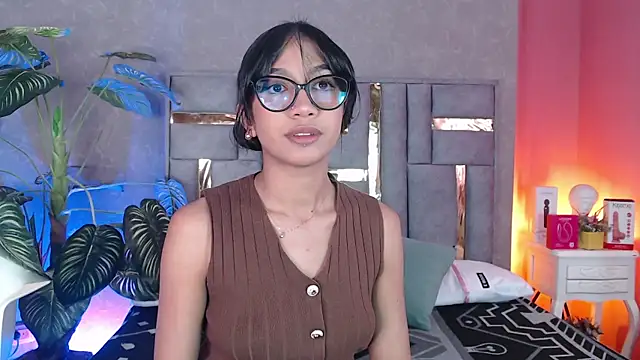 Tyla Ks online show from 11.17.25