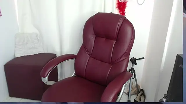 Mature 2025 online show from 03.06.26