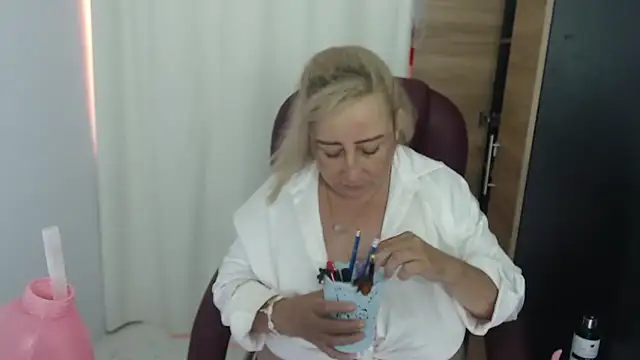 Snapshot of Mature_2025 chatting on 06.10.26 Mature 2025 online show from 06.10.26