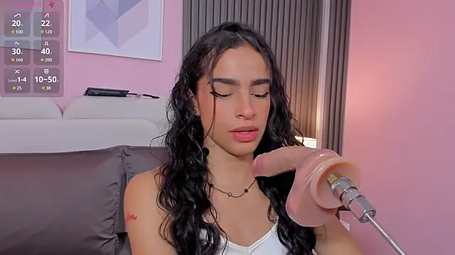 Snapshot of honey_sofii_ chatting on 09.30.25 honey sofii online show from 09.30.25