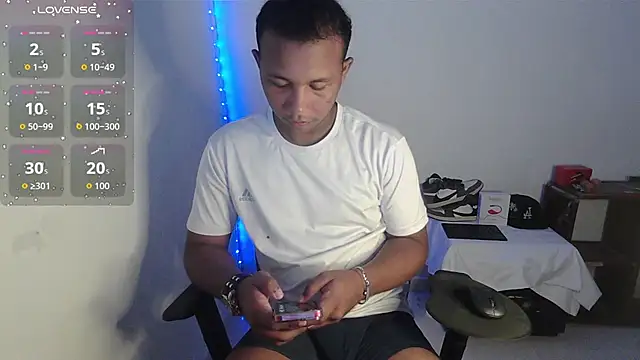 Snapshot of Gooss_cum chatting on 10.13.25 Gooss cum online show from 10.13.25