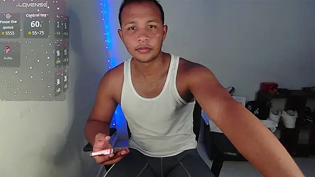 Snapshot of Gooss_cum chatting on 10.24.25 Gooss cum online show from 10.24.25