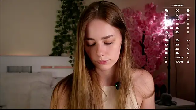 Snapshot of EmilaMills chatting on 05.23.26 EmilaMills online show from 05.23.26